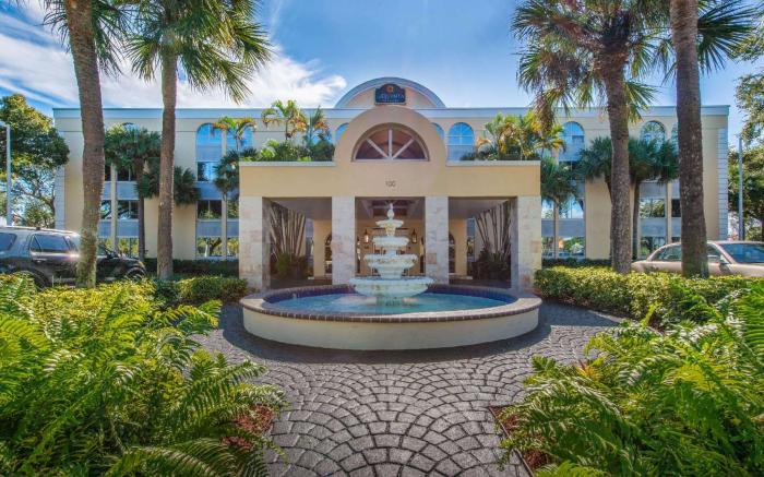 La Quinta Inn & Suites by Wyndham Deerfield Beach I-95
