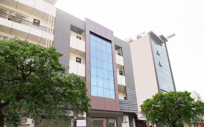 Collection O Mahavir Enclave Near Dashrath Puri Metro Station