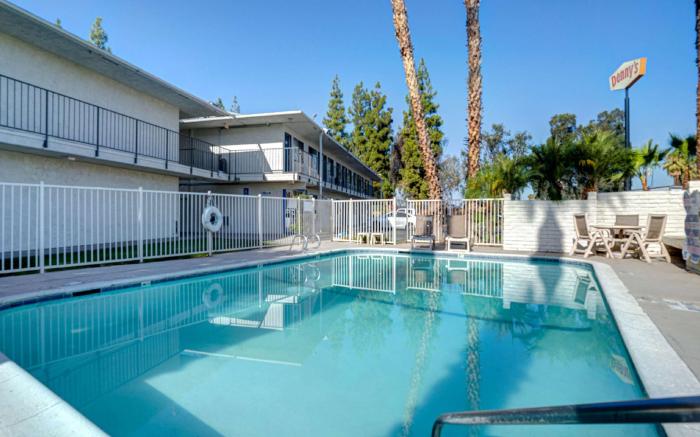 Motel 6 Bakersfield, CA - South