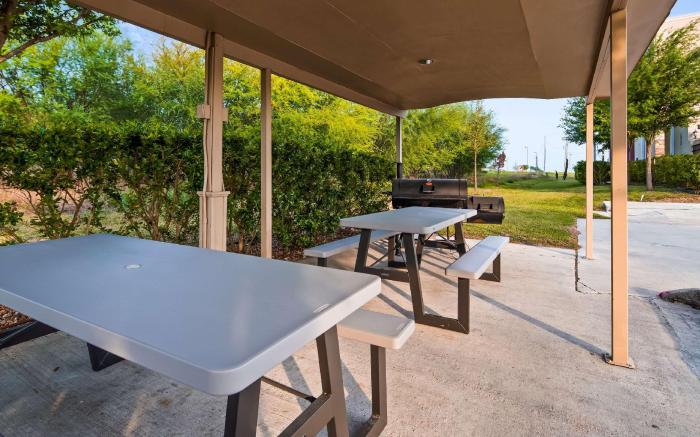 Best Western Plus Kenedy Inn
