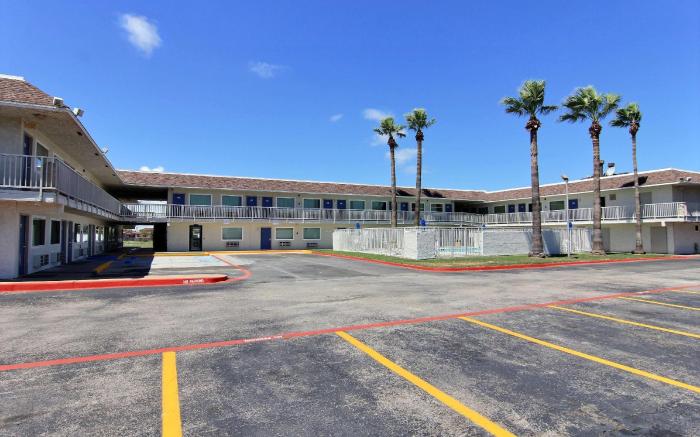 Motel 6 Corpus Christi, TX - East - North Padre Island
