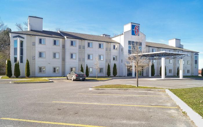 Motel 6 Peterborough, ON