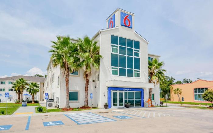 Motel 6 Biloxi, MS - Beach