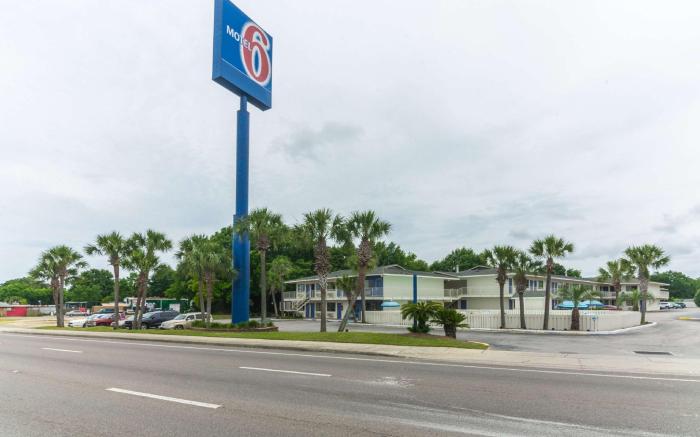 Motel 6 Pensacola, FL - West