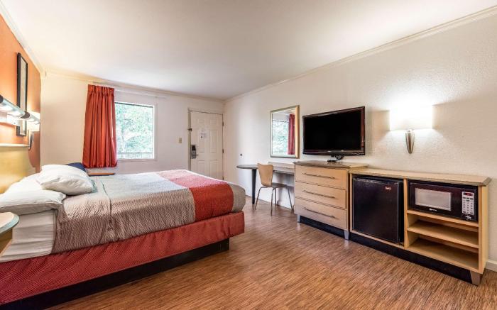 Motel 6 Gatlinburg, TN - Smoky Mountains