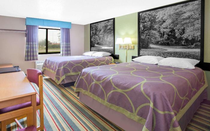 Super 8 By Wyndham Champaign