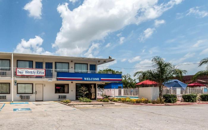 Motel 6 Victoria, TX
