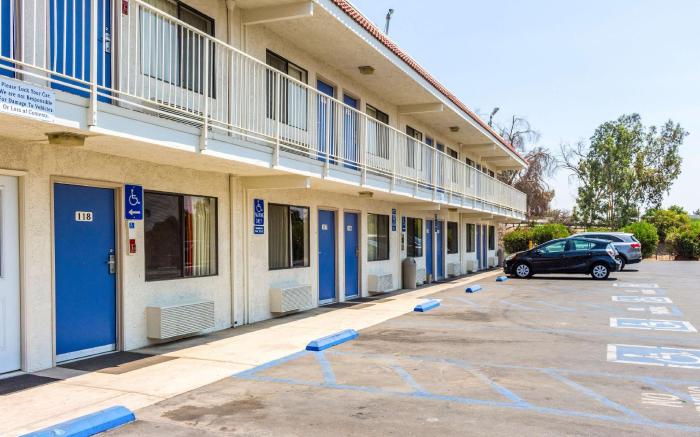 Motel 6 Bakersfield, CA - Convention Center