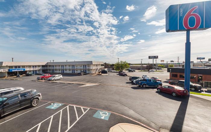 Motel 6 San Antonio, TX - I-10 West