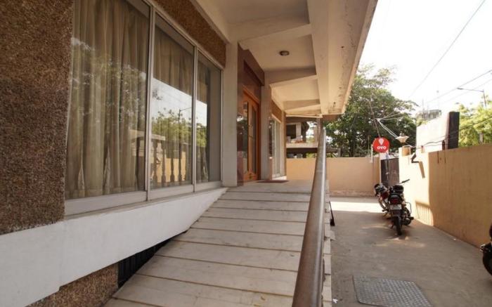 Lloyds Serviced Apartments, Near Music Academy