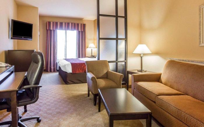 Comfort Suites