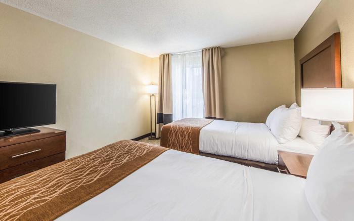 Comfort Inn & Suites Greenwood near University