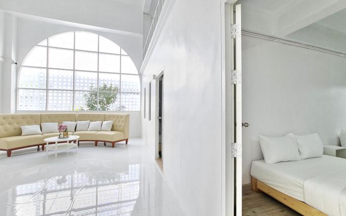 De'white Hotel