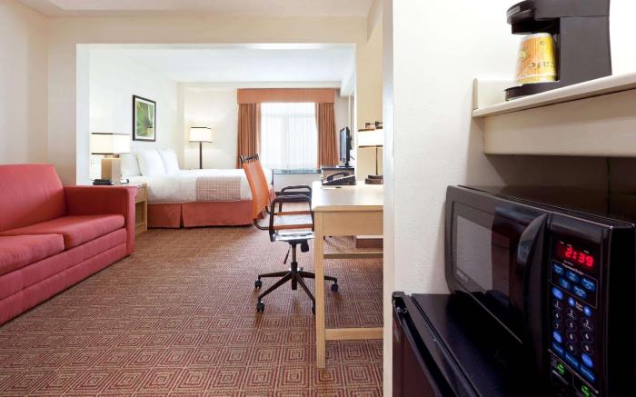 La Quinta Inn & Suites by Wyndham Garden City