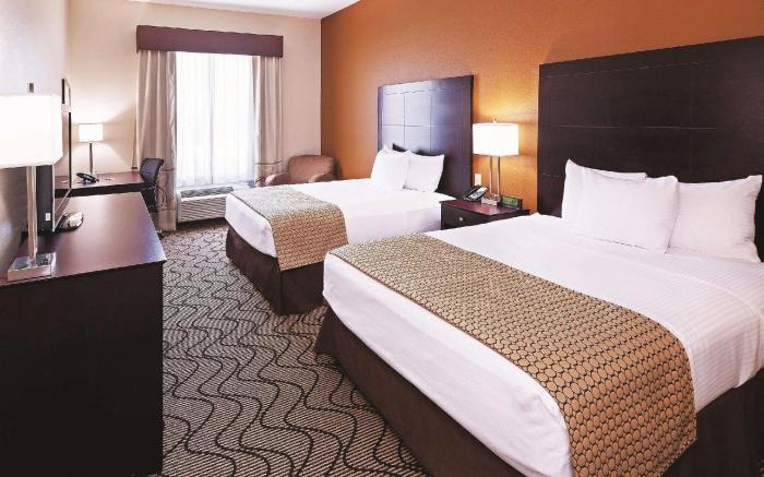 La Quinta Inn & Suites by Wyndham Marshall