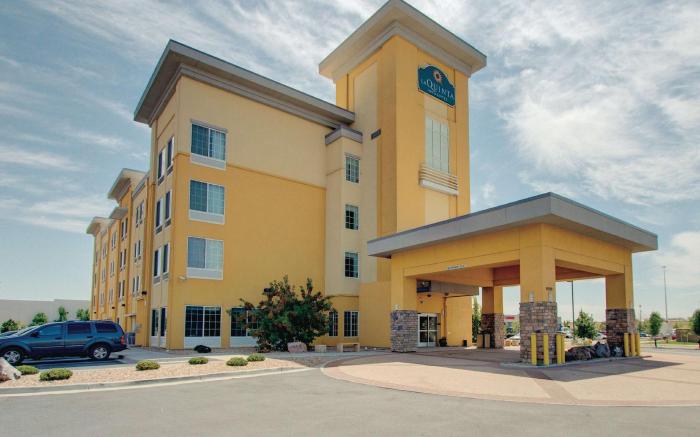 La Quinta Inn & Suites by Wyndham Denver Gateway Park