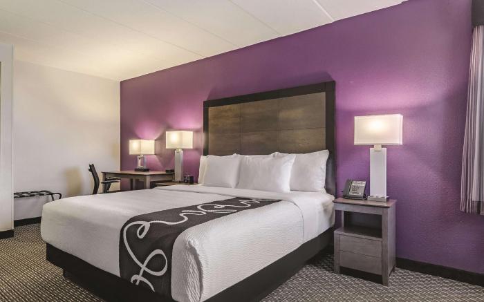 La Quinta Inn & Suites by Wyndham Warwick Providence Airport