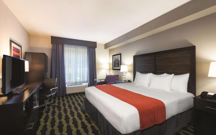 La Quinta Inn & Suites by Wyndham Lynchburg at Liberty Univ.