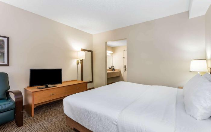 La Quinta Inn & Suites by Wyndham Orlando South