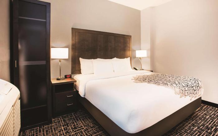 La Quinta Inn & Suites by Wyndham Inner Harbor Downtown