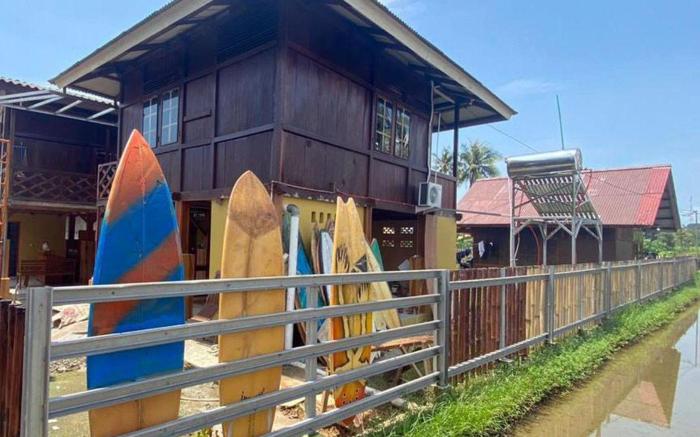 Arya Surf Camp