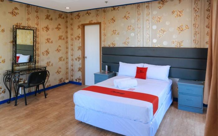 RedDoorz Plus @ Castle Chateau Iloilo