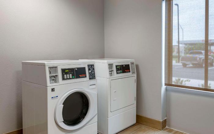 Comfort Inn & Suites Jacksonville - Orange Park Near Naval Air Station