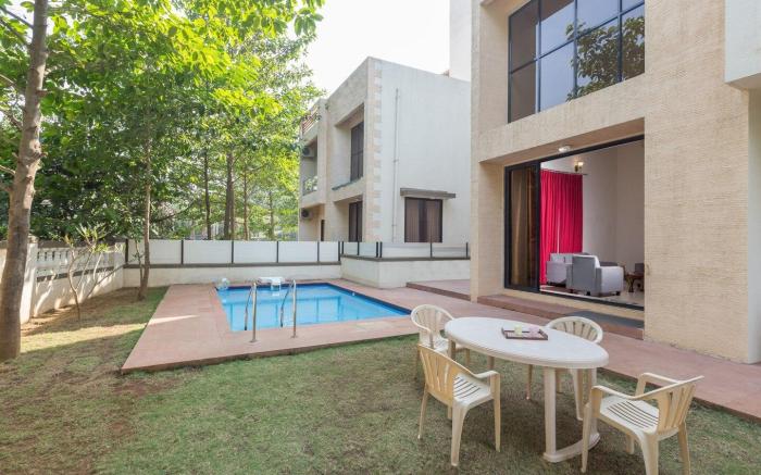 StayVista's Greenwoods Villa 6 - City-Center Villa with Private Pool, Terrace, Lift & Ping-Pong Tabl