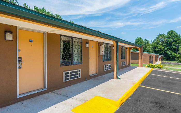 Travelodge by Wyndham Macon West