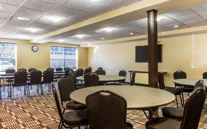 Comfort Inn & Suites Ballpark Area