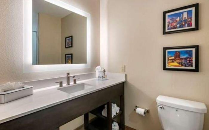 Comfort Inn & Suites Jacksonville - Orange Park Near Naval Air Station