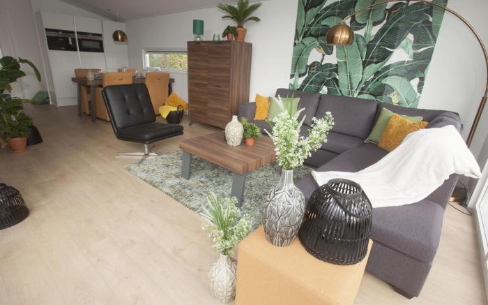 Cozy Garden Home w Fireplace