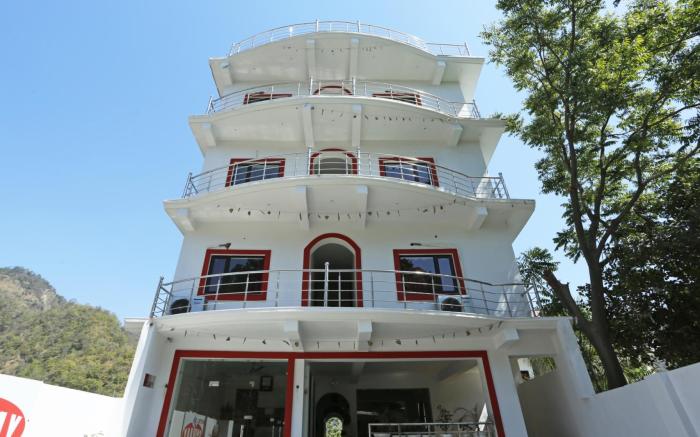 FabHotel Om Shivaay Inn