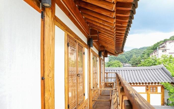 Leega Hanok