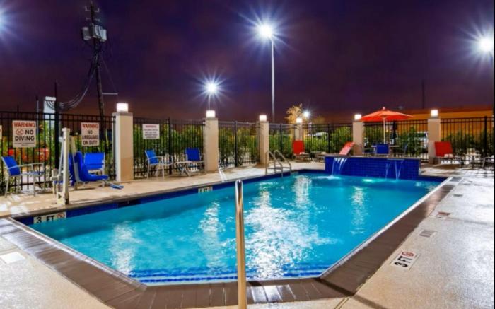 Holiday Inn Express & Suites Pasadena Houston Southeast By IHG