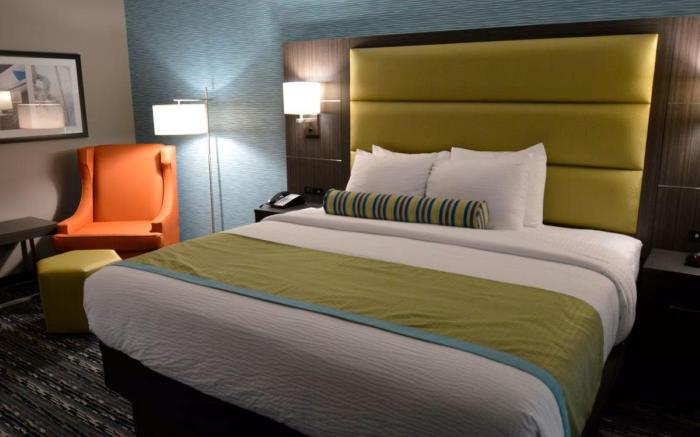 Holiday Inn Express & Suites Pasadena Houston Southeast By IHG