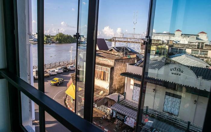 THE PORT HOSTEL BY SUWATCHAI
