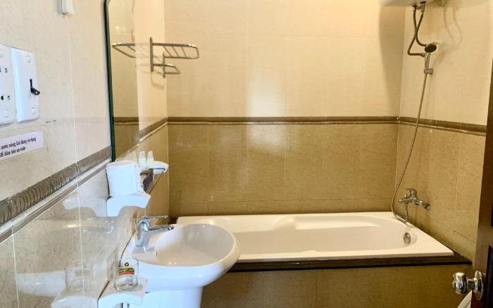 Nhat Huy Hotel.