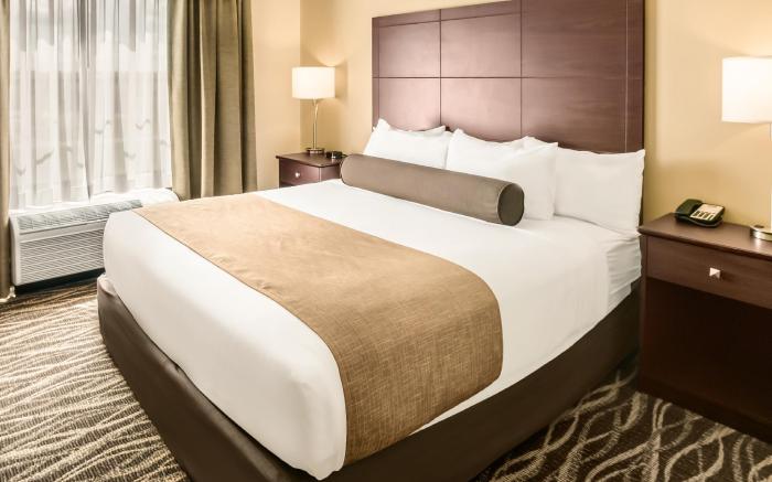 Cobblestone Hotel & Suites - Neenah