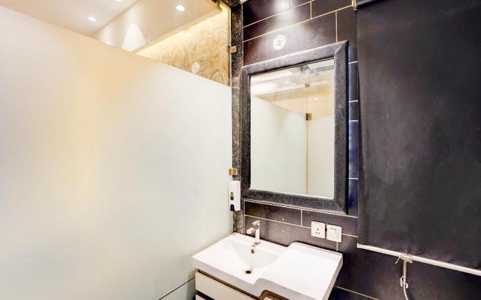 Super Townhouse Pitampura West Enclave