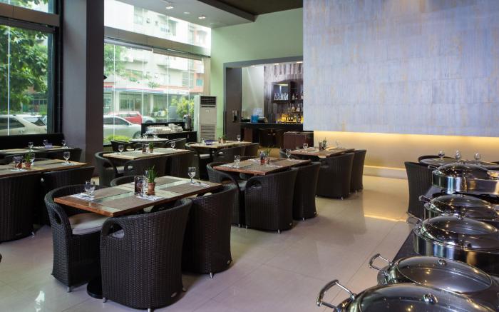 The B Hotel