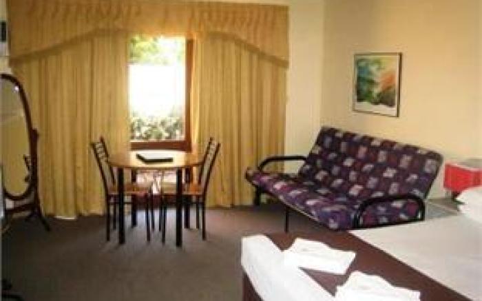 Parkway Motel