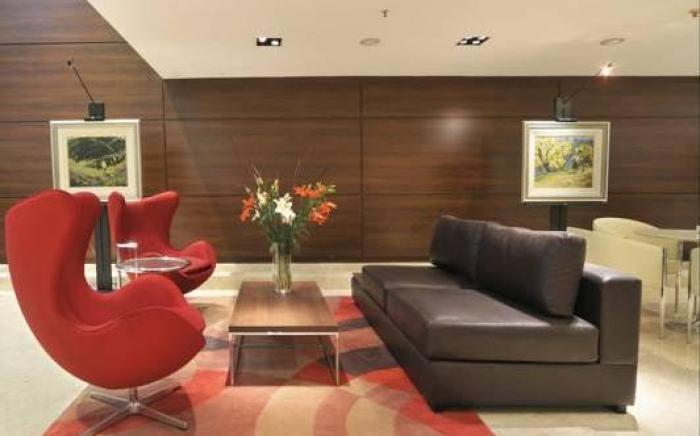 Howard Johnson La Canada Hotel & Suites