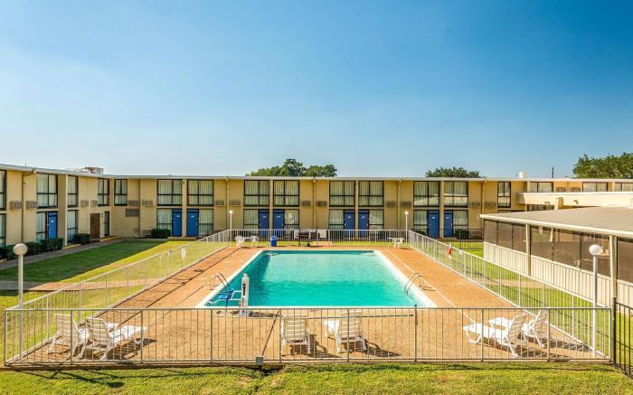 Motel 6 Henderson, TX