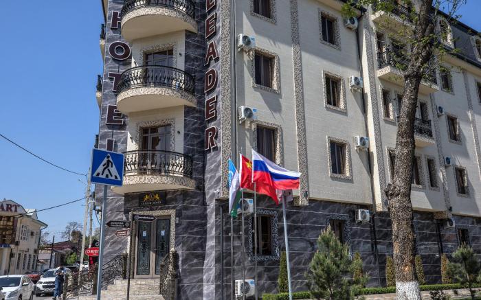 Leader hotel