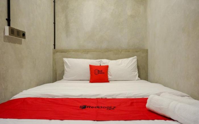 RedDoorz Plus near Kawasan Sam Poo Kong Semarang