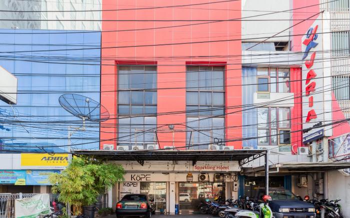 RedDoorz @ Sparkling Hotel near Stasiun Gubeng Surabaya