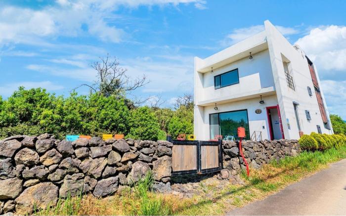 Jeju Damongchae Pension