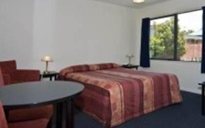 298 Westside Motor Lodge