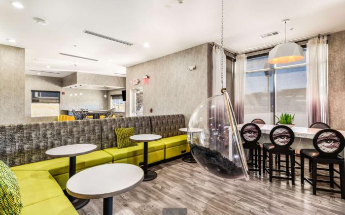 Hy-Lo Hotel, Ascend Hotel Collection